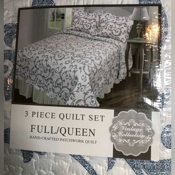 3 Piece Quilt Set Full/Queen Vintage Collection Teresa White & Blue NWT - Picture 2 of 5